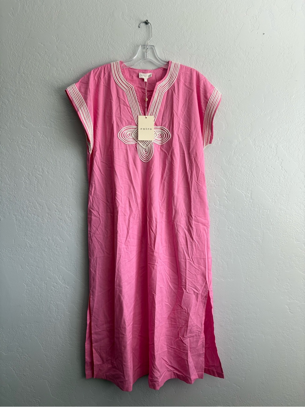 ❤️NEW entro Bright Pink Embroidered Midi Dress